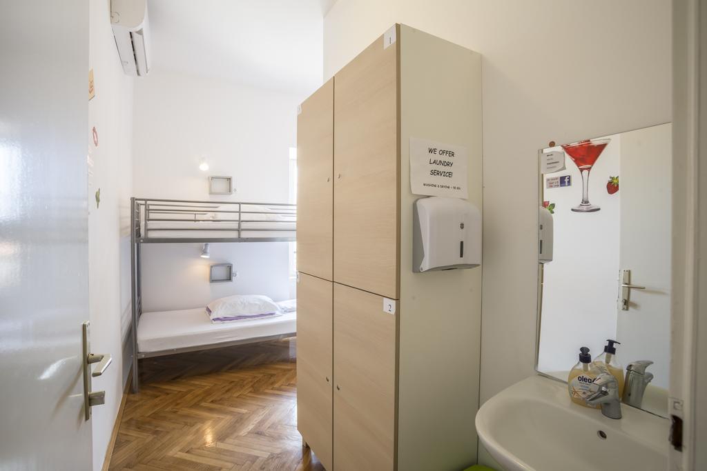 Downtown Hostel สปลิท ภายนอก รูปภาพ